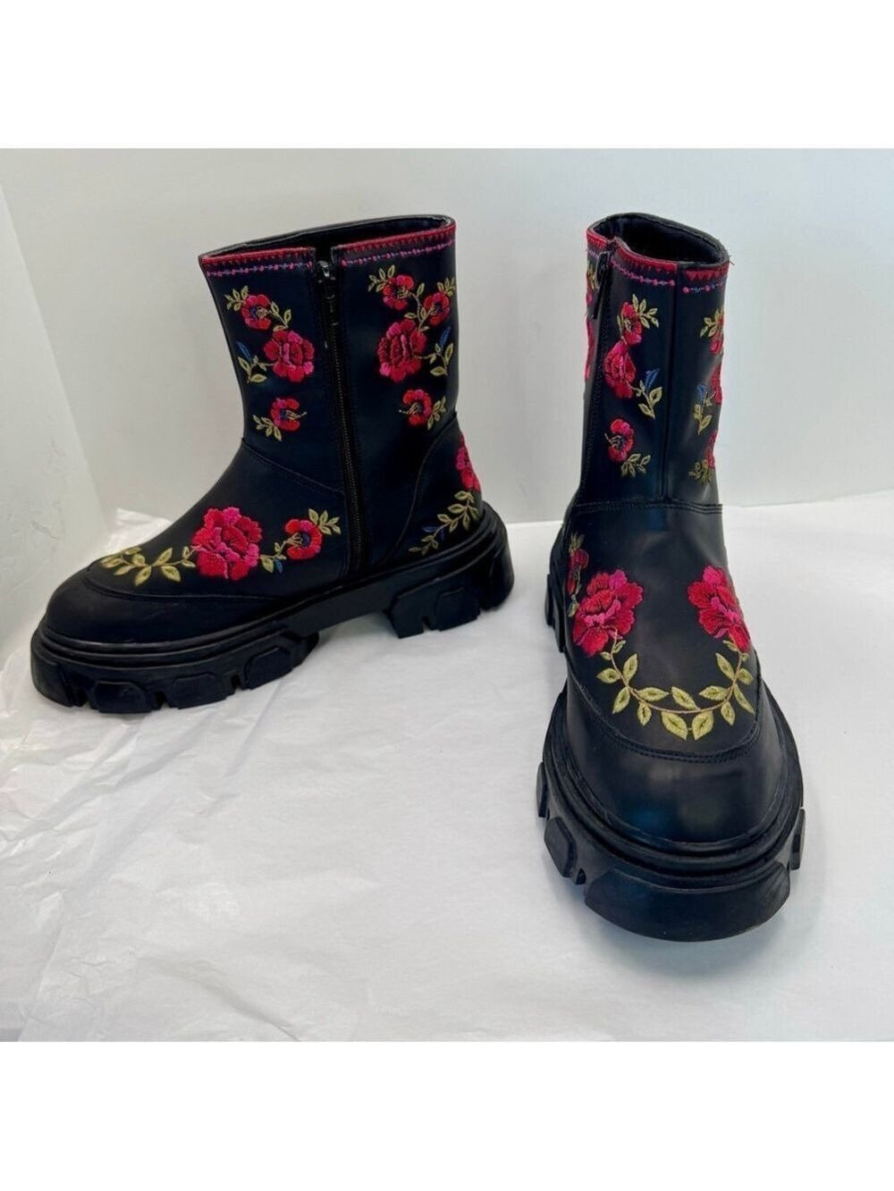 NWOB New Farm Rio Moto Boots Women's 8 Black Vegan Rose Stitched Ankle